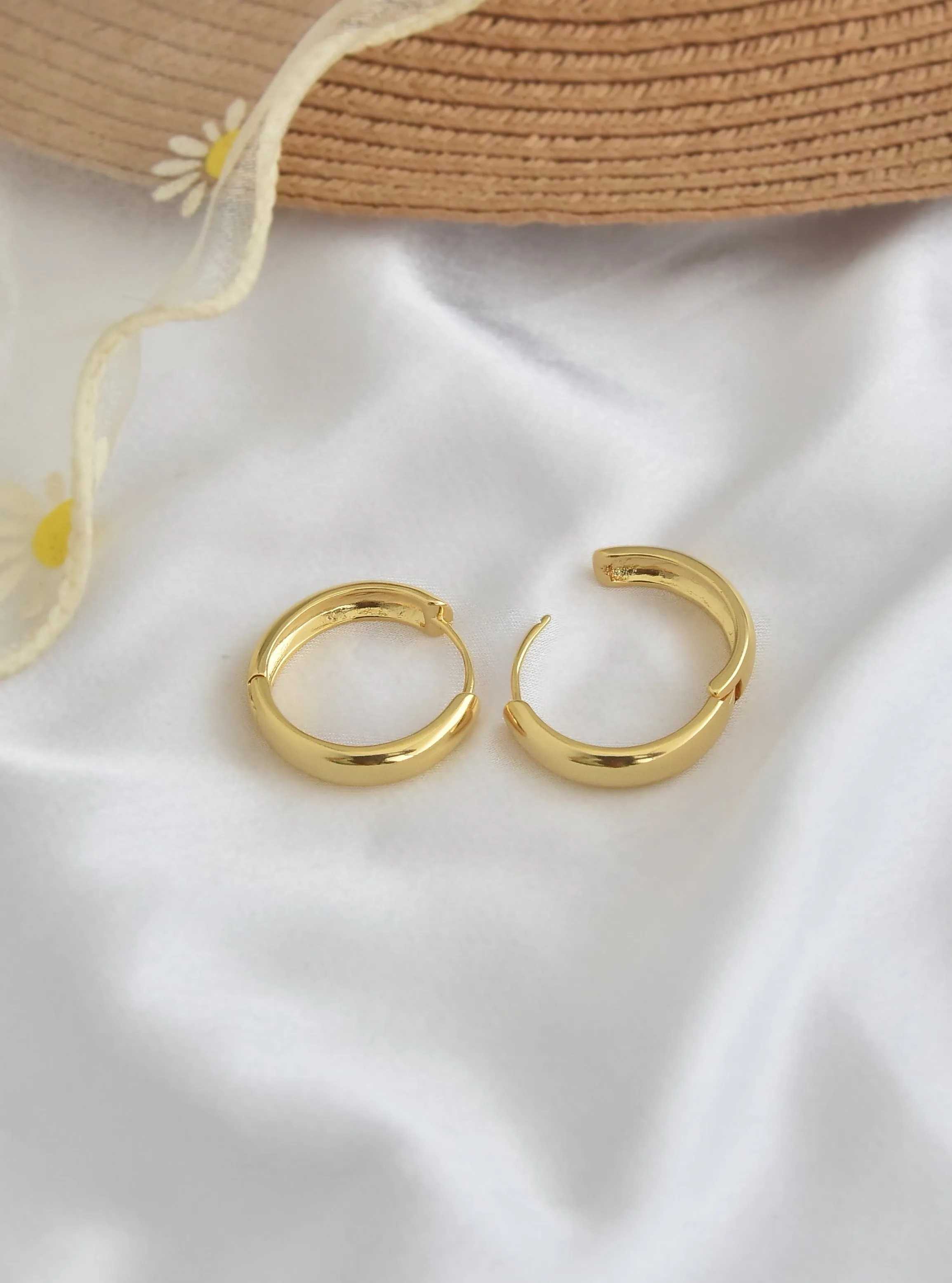 Klissaa Gold Round Hoops